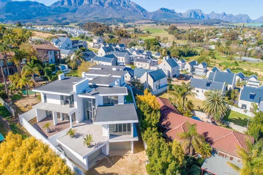 10 Bedroom Property for Sale in Berg En Dal Western Cape